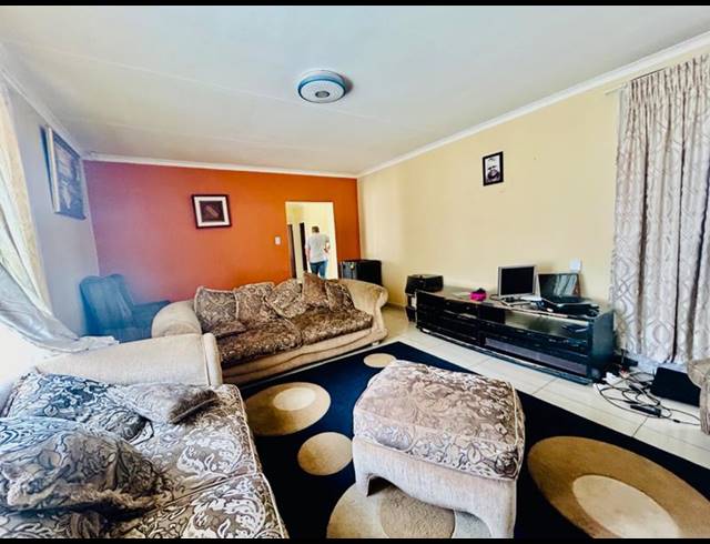 3 BEDROOM HOUSE FOR SALE IN VANDERBIJLPARK CE 3